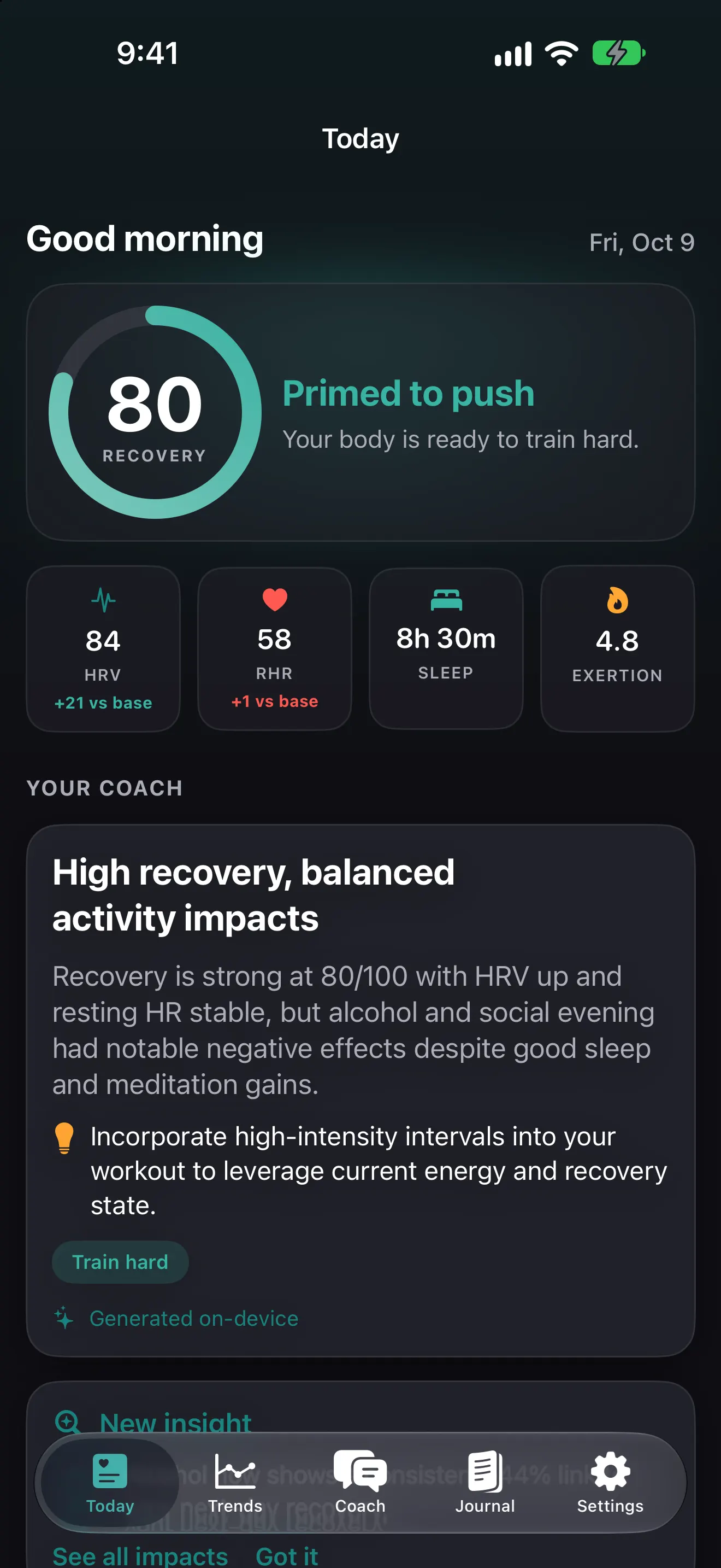 Pulse Coach Heute-Bildschirm mit einem Erholungswert von 80, HRV 84 ms, Ruhepuls 58, 8 Stunden 30 Minuten Schlaf und Belastung 4,8 sowie einem Coach-Briefing auf dem Gerät